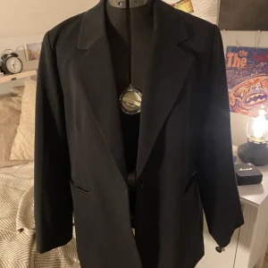 Oversize blazer - Fin oversize blazer från bikbok, sparsamt använd Nypris 600kr