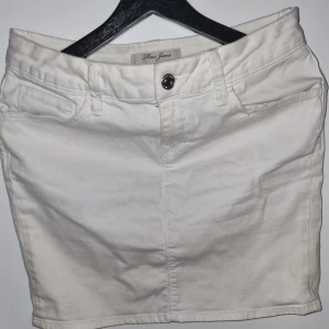 Vit jeanskjol  - Vit jeanskjol