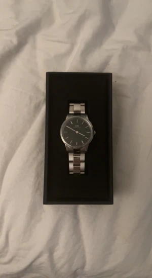 Daniel Wellington Iconic Link - 36mm | Nypris: 2899kr | Nyskick/oanvänd | extra länkar finns | köpt från NK
