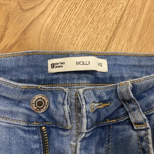 Utsvängda jeans  - Utsvängda jeans, aldrig använda storlek XS