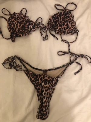 Shein bikini - Leopard bikini som inte passade mig alls, endast testad. Är storlek m men skulle säga att det är en s☺️