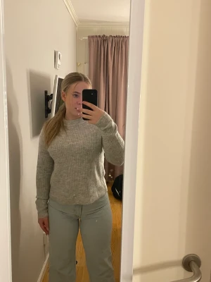 Wide jeans - Säljer dom här för jag inte får användning av dom, använda tre gånger men det ut som nya! Köpte för 300 och säljer för 150💓