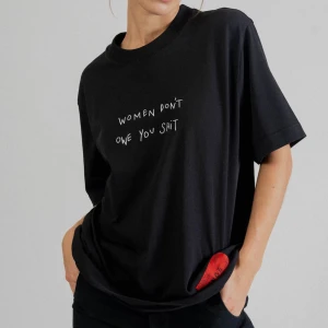 Ny! CHNGE T-shirt strl S Nypris 390:- - Ny! T-shirt från CHNGE.  This shirt is made from the world’s finest 100%, GOTS certified, organic cotton. luxurious 7.5 oz jersey fabric, making it both incredibly soft and durable.