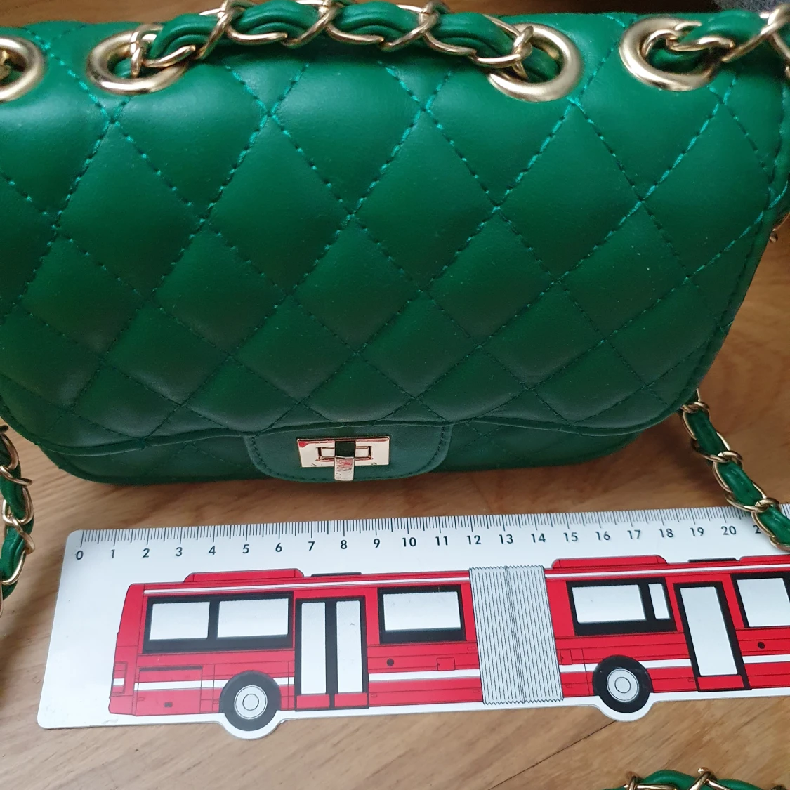 Grön axelremsväska  - 91