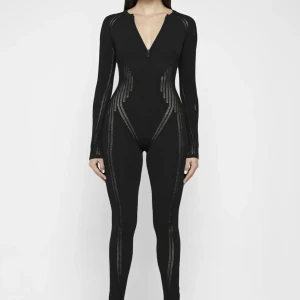 Jumsuit maniere de voir - Jumsuit från maniere de voir i storlek S. Använd en gång för en video så nästan helt ny. Super snygg och sitter jättefint. Nypris 1300kr. Har inga bilder på endast videor. 899kr inkl frakt eller bud.