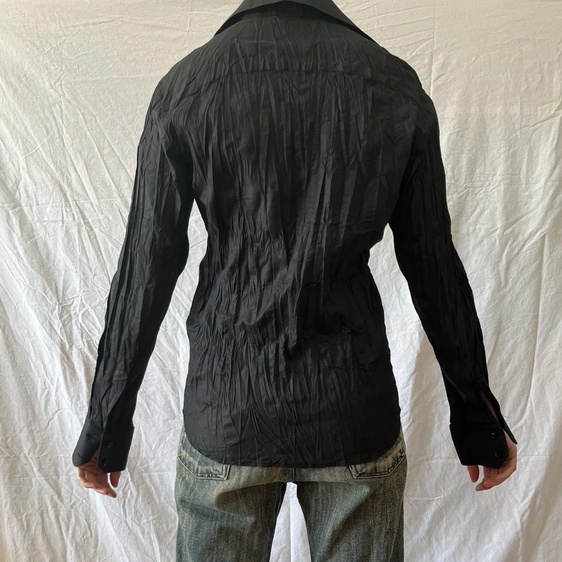 Svart veckad skjorta - 90