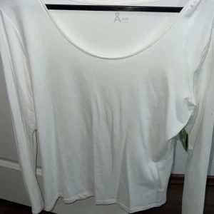 Tröja  - Ny och aldrig använd. 