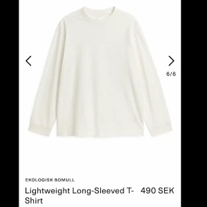 Longsleeve t-shirt från Arket  - Vit Longsleeve t-shirt från Arket. Storlek M. Hur skön som helst, knappt använd. Inga flaws. Bra skick. 