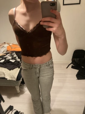 H&M tröja😻😻 - Snygg h&m tröja i storlek xs. Säljs pga att den har blivit lite för kort för mig.