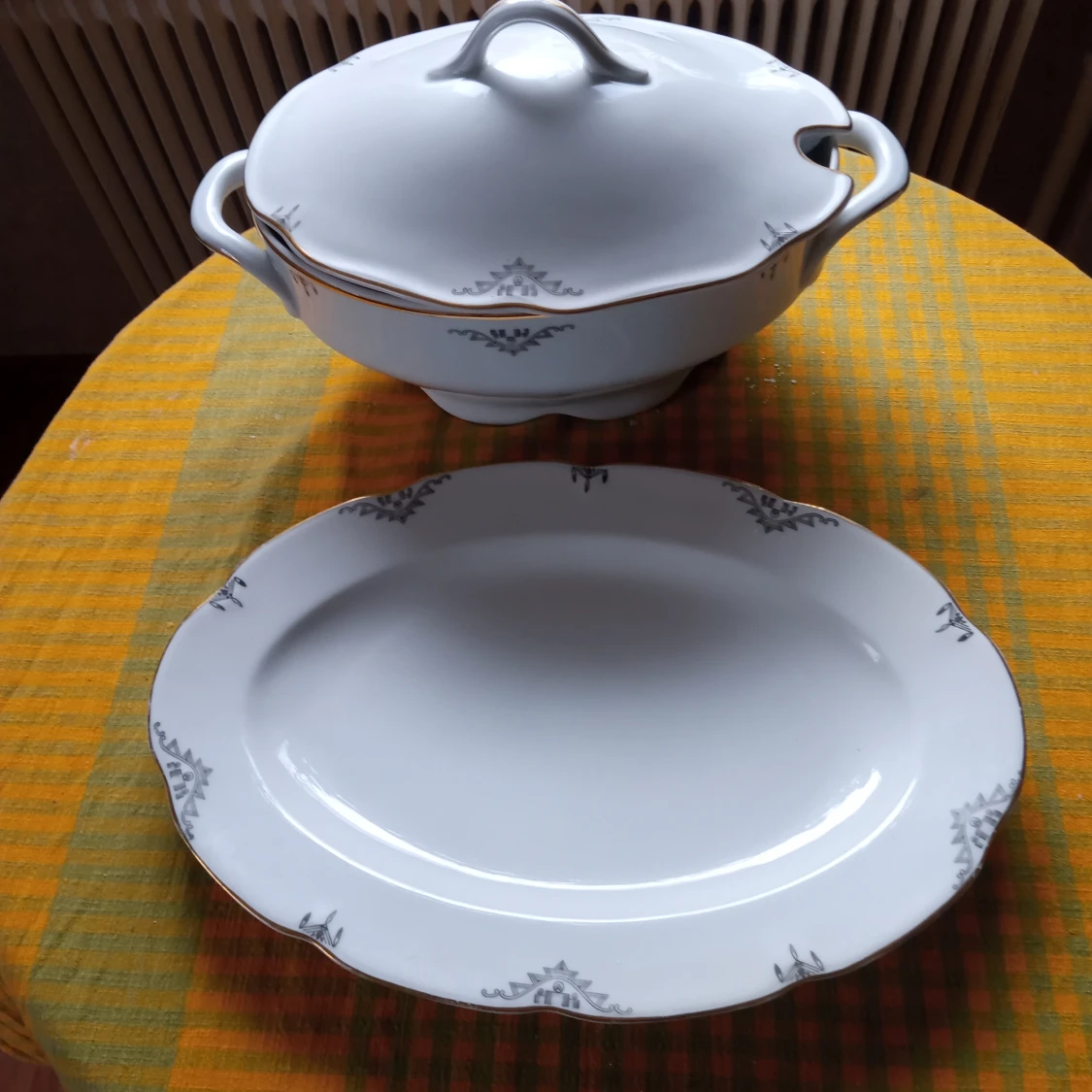 Vintage, Soppterrine och uppläggningsfat Karlskrona.