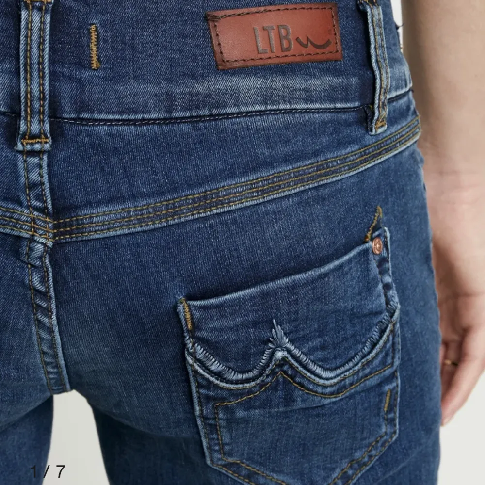 Low waist straight jeans från LBT på Zalando, 🥰använda fåtal gånger eftersom jag gillade inte passformen på mig☺️. Jeans & Byxor.