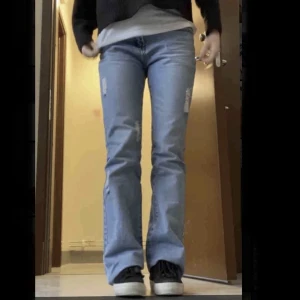 Jeans - Säljer dessa jättefina jeans. Storlek 36/38, säljer för att dom är förstora, skriv om intresserad eller frågor💕💕