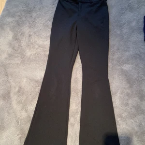  jättesnygga vero Moda kostymbyxor  -  jättesnygga vero Moda byxor dock hade blivit försmå Och det är i väldigt bra skick(original pris 350)