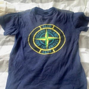 Stone island t-shirt - Stone island t-shirt i använt skick, säljer pga ingen användning.