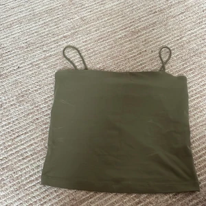 Linne  - Jättefint grönt linne som inte kommer till någon användning längre 