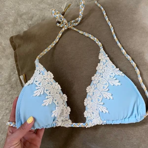 Bikinitopp  - Bikini överdel från Elsa & Rose i en så fin ljusblå färg🦋 som ny, storlek S.  Kostar ca 350kr ny, säljs ej längre.  Köp direkt: 200kr + frakt 💙