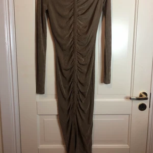 Kläning från gina använd två gånger  - En snygg kläning från gina knappt använd köpte för 400 säljer då jag har för många klänningar 