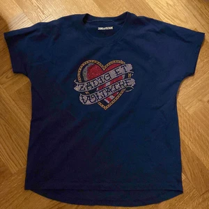 Zadig t-shirt - Säljer denna jättefina Zadig t-shirten. Strl 14 men passar en xxs.