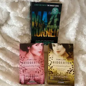 Säljer dessa tre böcker i nyskick! 💫 del 4&5 i brigerton serien (svenska) och maze runner (engelska). 70kr/bok 🤍