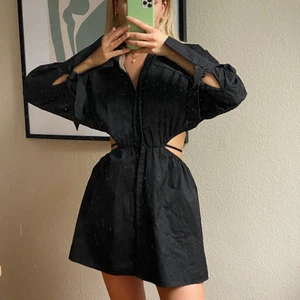 Skjortklänning, Angelica Blick x NAKD - Svart skjortklänning från NAKD med supersnygga detaljer ❤️