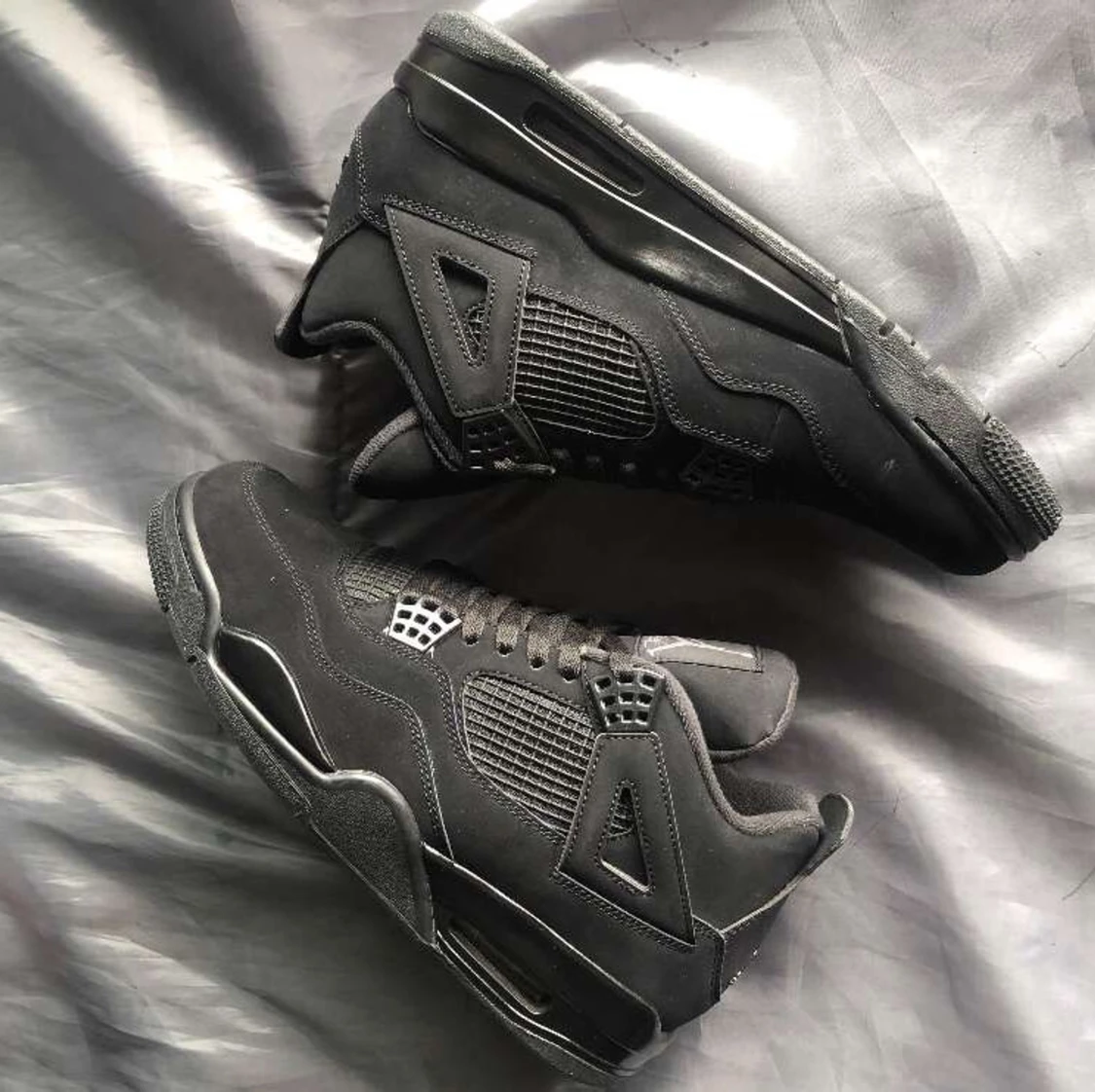 Air Jordan 4 black cats 