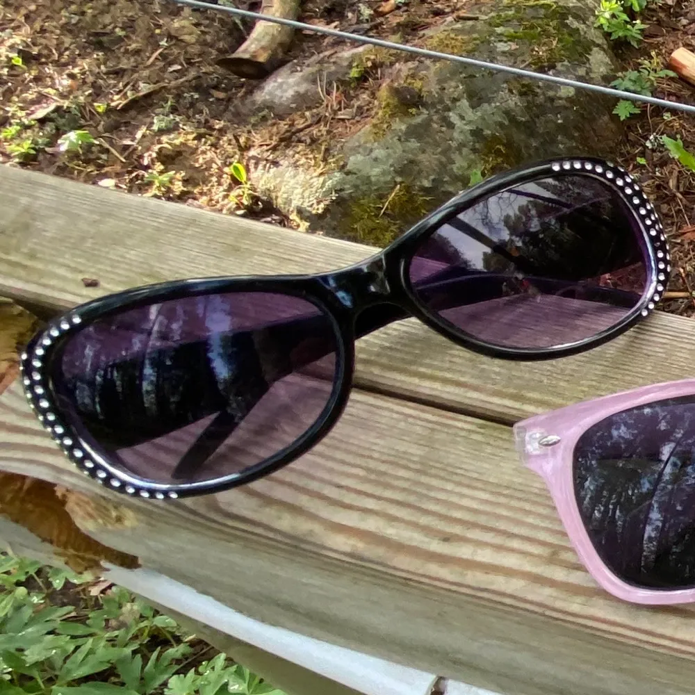 Grymt Snygga solglasögon. Har använt dom ett par gånger, så kan finnas små repor, men inget som märks när du har dom på. Kan postas, men köparen står då för frakten själv.. Accessoarer.