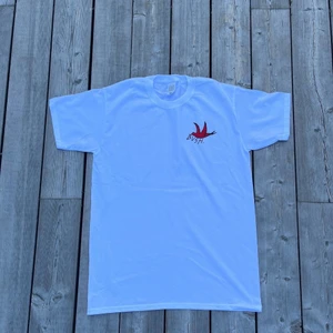 Bush T-shirts - Tja, säljer bush t-shirts i alla storlekar. Skriv för fler frågor eller dma våran instagram för mer info. 🪴 @bush_se