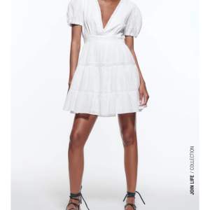 Säljer Zara klänning strl M, 250+ frakt aldrig använd ( pris kan diskuteras) 