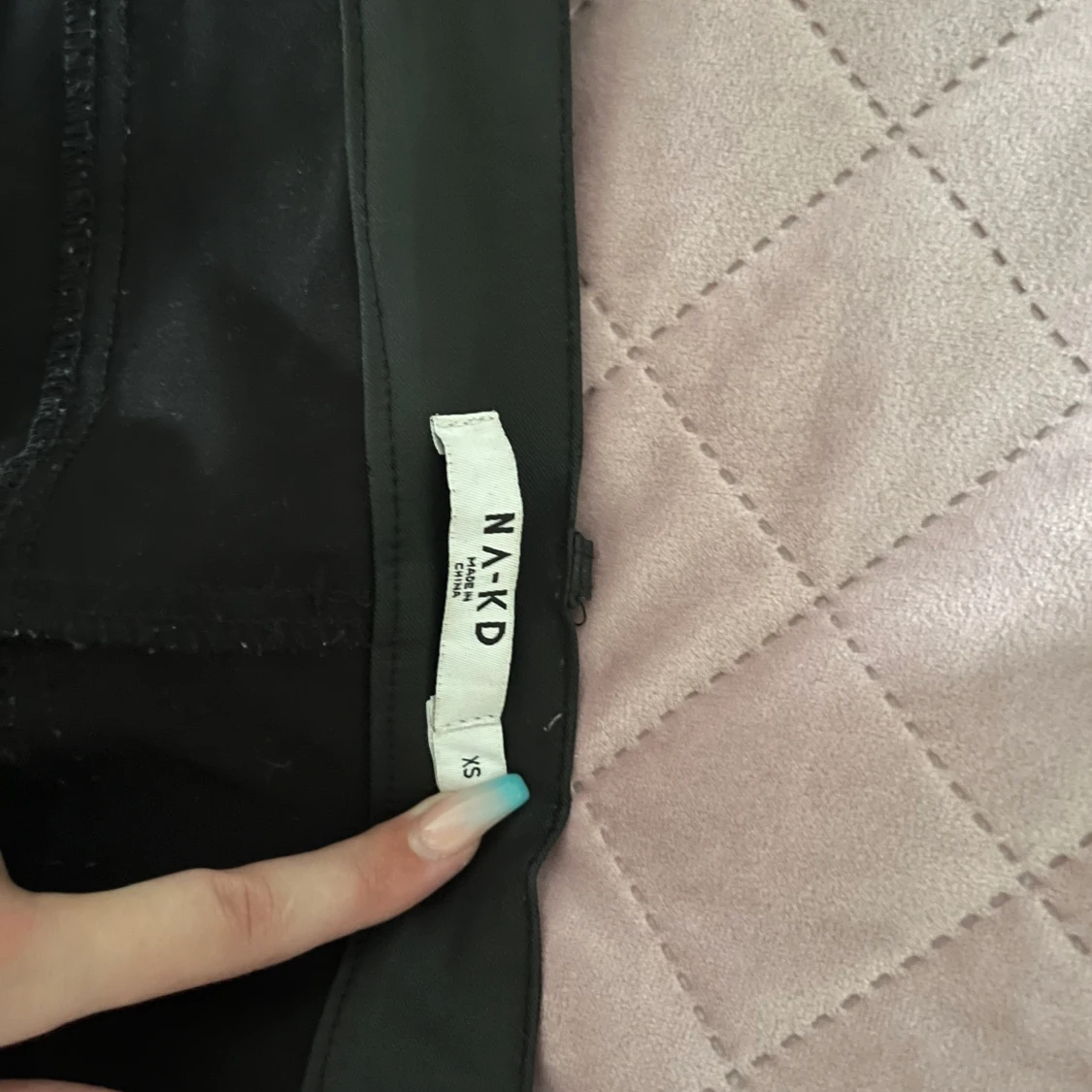 Läderbyxor från na-kd i storlek xs - 91