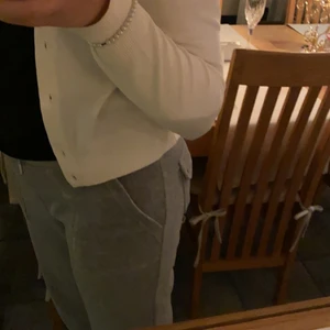 Juicy Couture byxor - säljer dessa gråa juicy byxor i st M!! nästan aldrig använda 🙌🏼🙌🏼 Säljer för 600 + frakt, pris kan diskuteras!