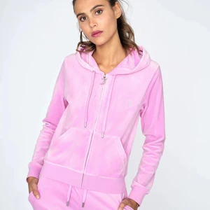 Fin juicy tröja - !!BYTA!! Skulle någon vilja byta min fina juicy tröja i strl L, till ett par juicy byxor (i vilken färg som helst) i strl L❤️