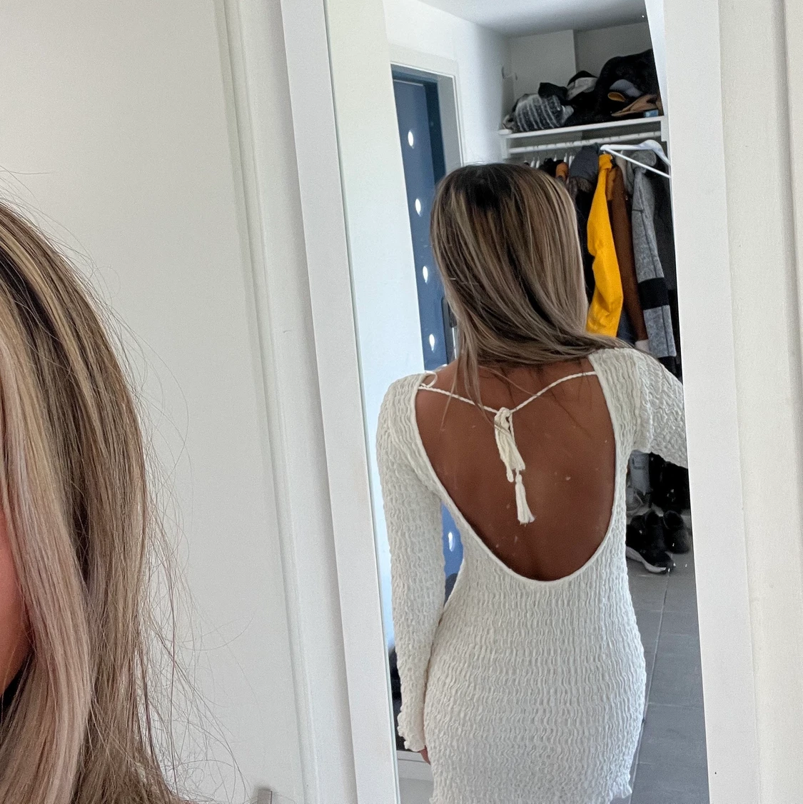 Vit klänning från Pull and Bear - 90