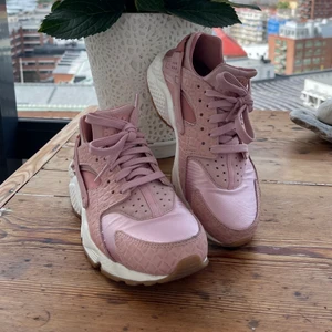 Nike skor - Rosa nike skor. Storlek 37.5. Bra skick! 