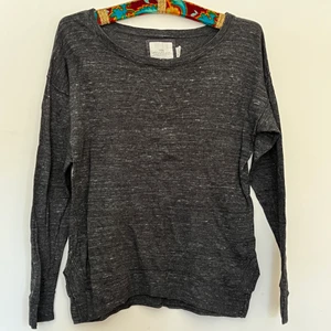 Tröja  - Grå tröja i fint skick ifrån H&M L.O.G.G 