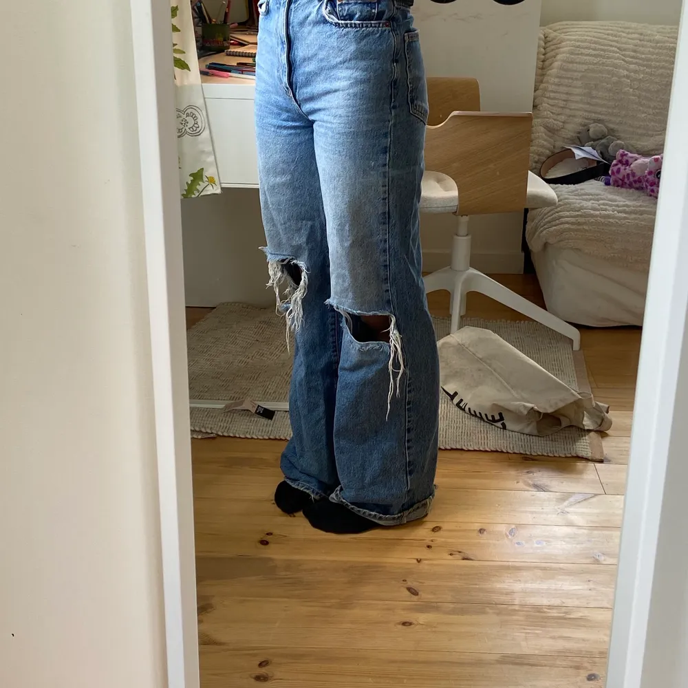 Jeans från Gina tricot som jag använt mycket. Köpta för 600 säljs för 250. Frakt kommer vid intresse.. Jeans & Byxor.