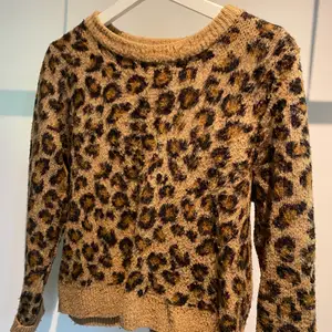 leopard tröja från hm, 100 kr 🌸🫶🏼