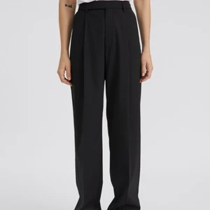 Filippa k Julie trouser  - Strl 36, nypris 2200. 6 månader gamla, säljes pga för långa. Som nya!