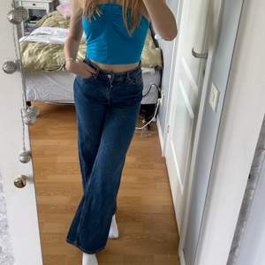 Säljer mina mörkblåa monki jeans i modellen ”yoko” som är i bra skick💙 Köpare står för frakt, Skriv privat vid fler frågor💙💙💙