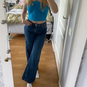 Jeans - Säljer mina mörkblåa monki jeans i modellen ”yoko” som är i bra skick💙 Köpare står för frakt, Skriv privat vid fler frågor💙💙💙