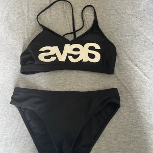 Svea bikini - Fin Svea bikini i bra skick! Storlek S i underdelen och storlek XS i överdelen.