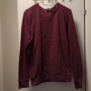 Burgundy shirt - Size S lightly used and in good condition Burgundy shirt. Feel free to contact for more info. & in Swedish