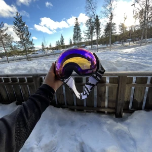 DR ZIPE GOGGLES  - Super fina skid glasögon från DR ZIPE som köptes för ungefär ett år sedan får 1000kr mitt pris 400kr men vid snabb affär kan det diskuteras bra skick köpare än står för frakt!❤️❤️❤️
