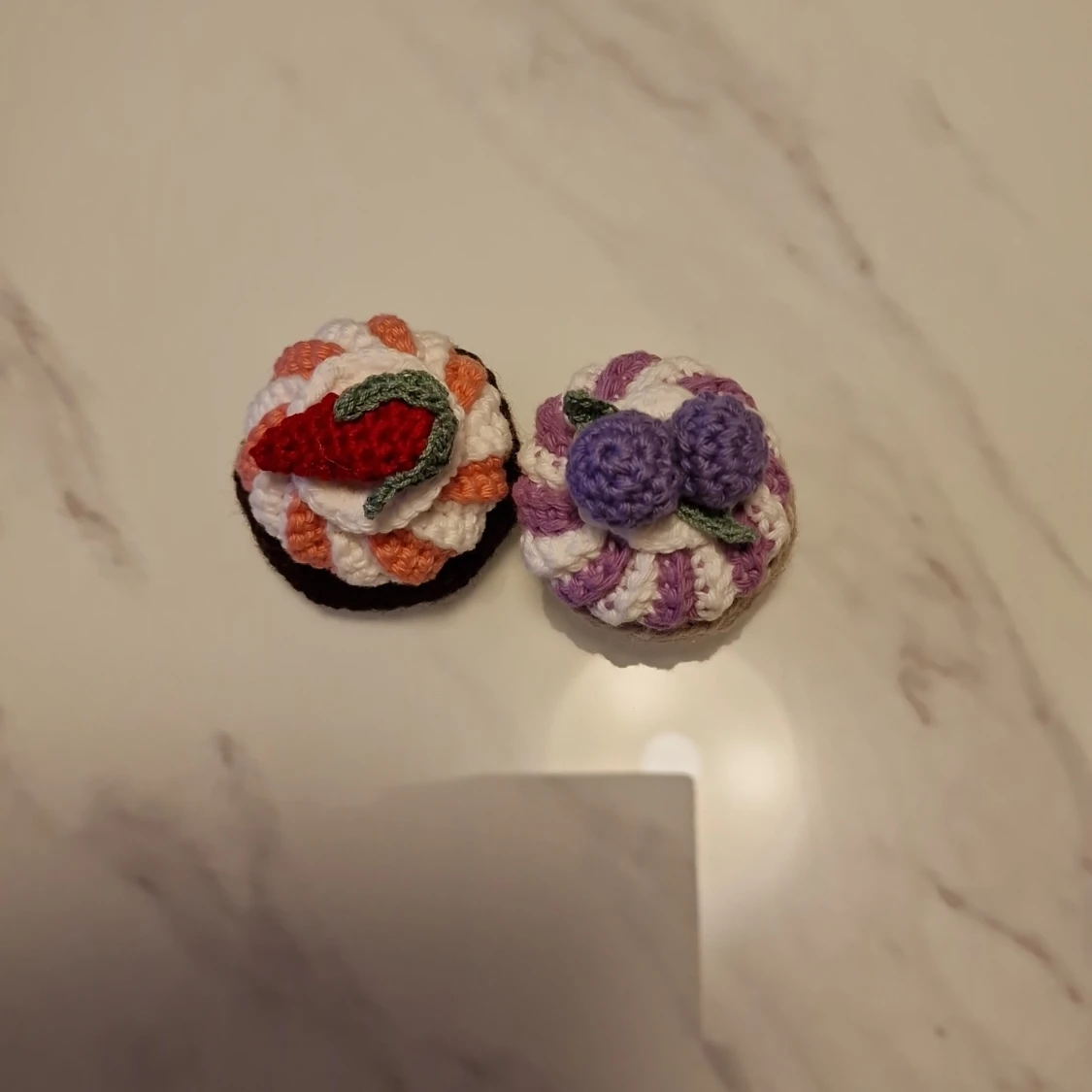 Söta små virkade bakelser - 90