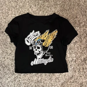 Svart magtröja med tryck - Svart magtröja med tryck 