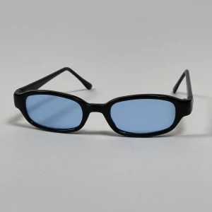 Snygga solisar - Solglasögon med blått glas! 