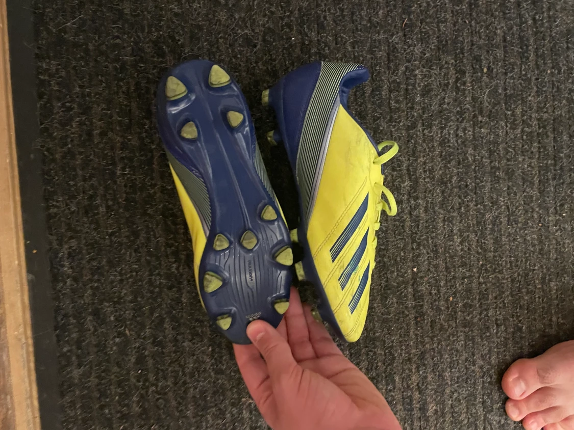 Adidas Fotbollskor  - 90