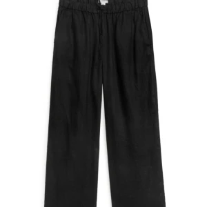 Linnebyxor - Arket - Säljer mina linnebyxor från Arket då de tyvärr inte passar. Aldrig använda💓nypris 590kr