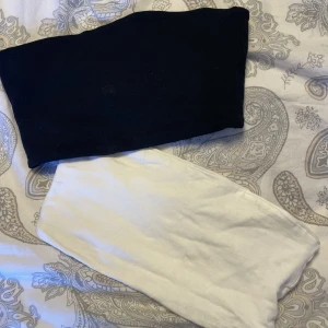 Toppar - Två jätte fina toppar som är perfekt till sommaren.Köptes på h&m för 99kr säljer för 35kr.Aldrig använda då dem var för små när jag beställde hem dom å sedan dess bara har blivit liggandes i garderoben.