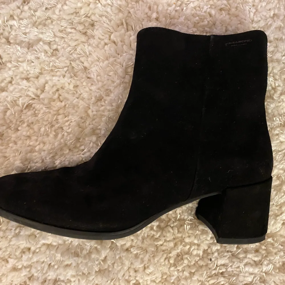 Oanvända boots från Vagabond med 5cm klack. Skor.