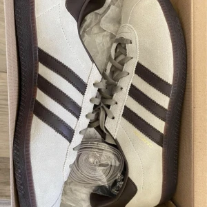 Adidas cancun - Ur snygga skor som är svårt att få tag på har knappt används Säljer pga de är för stora på mig, Storlek 43 Möts upp i sthlm🤩